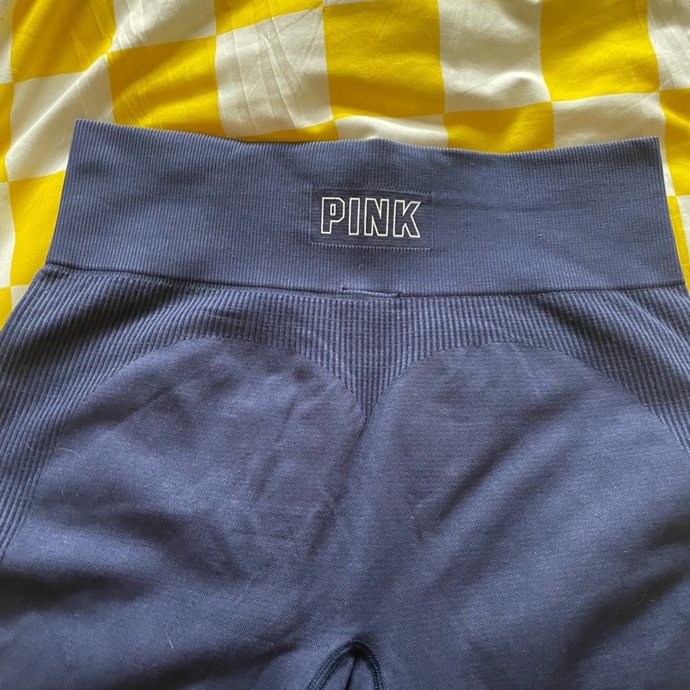 VS PINK COLLEGIATE PRINT CREW NECK SWEATSHIRT & VS PINK SEAMLESS LEGGINGS SET - Picture 6 of 11